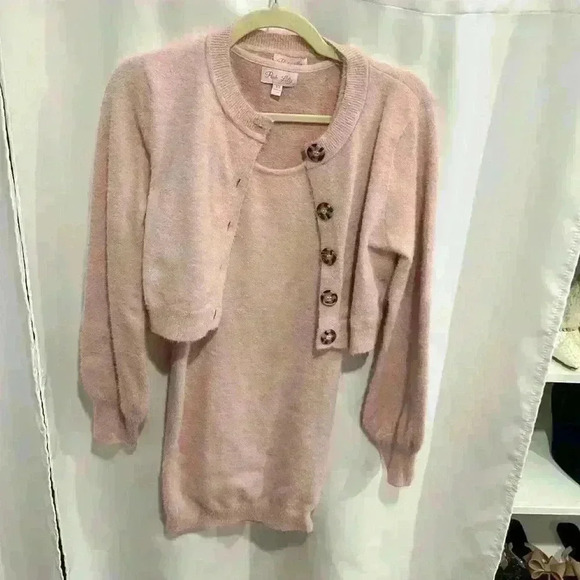 Pink Lily mini skirt with matching sweater - Picture 1 of 3